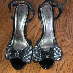 Black high heal with bow